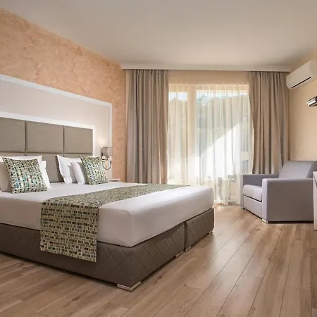 Marina Sands Beach Szálloda 4*